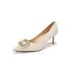 9169A-233 Scarpins de Salto Alto com Renda, Glitter e Strass para Mulheres, Bico Fino, Salto Agulha, Fivela Quadrada Bege, Sapatos de Festa