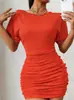 Vestido Curto de Manga Curta Plissado para Mulheres 2024 Verão Novo Estilo Coreano Afunilado na Cintura Emagrecedor Elegante Bodycon Hot Girl