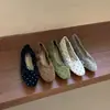 Sapatos de Salto Único com Bolinhas e Laço Estilo Fada Francesa 2026 Novo Estilo Estilo Festa Solado Macio Sapatilhas Mocas Plissados