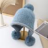 Gorro de invierno 2024 para mujer, cálido gorro de punto con tres bolas de pelo, estilo coreano, protección para los oídos a prueba de frío, gorro de lana que combina con todo, moderno