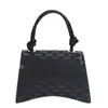 Moda Transfronteiriça Simples e Estilosa Bolsa Feminina com Estampa de Letras 2025 Nova Tendência Versátil Bolsa de Ombro Crossbody Pequena Quadrada