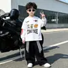 Roupa infantil, coleção de outono 2026 para meninos, novo estilo para crianças médias e maiores, roupas de primavera e outono, conjunto de duas peças de manga comprida para meninos