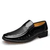Zapatos de Cuero Nuevos para Hombre Resistentes al Desgaste Antideslizantes Verano y Otoño 2025 Zapatos de Vestir Formales Huecos Punta Redonda Slip-On Piel de Vaca de Primera Capa