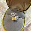 Nuevo Anillo Abierto de Moda de Lujo Ligero para Mujer con Hojas, Diamante Amarillo Tesoro de Color de Alta Gama, Estilo Dulce, Cool, Azucarado y Frío, Anillo para Dedo