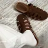 Chinelos fechados trançados para mulheres, para uso externo no verão, novo estilo primavera-verão 2026, chinelos preguiçosos de calçar fácil, sem salto, sapatos Birkenstock para mulheres