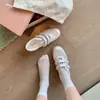 Em estoque: Mesmo estilo da Grape Mom, aumento interno de 7cm de altura, novos sapatos Mary Jane da moda 2026 com tiras duplas de velcro para mulheres