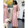 Vestido Tricô Suéter Gola V Elegante e Sexy Estilo Retro Coreano Hong Kong para Mulheres, Roupa de Primavera com Design Acinturado, Vestido Longo