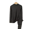 Conjunto de ropa interior térmica de alta gama para hombre de otoño e invierno hecho de terciopelo alemán, cuello redondo, color sólido, camiseta base tipo suéter de cuello semi-alto