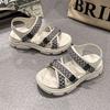 Sandalias de Mujer 2025 Verano Nuevo Estilo Coreano Inspiradas en Chanel Estudiante Modernas Velcro Súper Populares Zapatillas Planas para Mujer