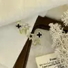 Aretes de Flor de Cuatro Hojas para Mujer, Puestos Callejeros, Suministro para Mercados Nocturnos, Nuevos Aretes Populares de Moda Coreana, Aretes al por Mayor de Fábrica
