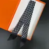 Al por mayor Nuevo Forma de Corazón Sarga Tira Larga Estrecha Bufanda Pequeña para Mujer Negocio Versátil Cinta Accesorio para el Cabello 90*5 Corbata Bolsa Bufanda de Seda