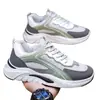 Venta al por mayor de fábrica Zapatos para hombre Transpirables con cordones Zapatillas para correr Zapatos casuales para hombre de moda Versátiles Zapatos deportivos de moda Zapatos para viajar
