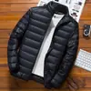 Chaqueta Ligera de Algodón con Relleno de Algodón Corta para Hombre 2023 Otoño e Invierno Nueva Moda Coreana Cuello Elegante Juventud Chaqueta Ultradelgada