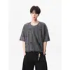 Verão 2026 Novo Top Masculino de Caimento Solto Estiloso com Design Rasgado Estilo High Street Camiseta de Manga Curta Desgastada