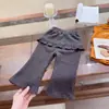 Conjunto de dos piezas para niñas Yiyiwei: top a rayas con cuello de muñeca y pantalones de campana, nuevo atuendo casual de otoño para niños