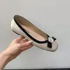 Zapatos de mujer chic y elegantes de punta cuadrada con pedrería y corte bajo que aumentan la altura, nuevo modelo primavera y otoño 2026, adecuados para combinar con faldas, zapatillas de ballet