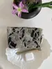 Nova Bolsa de Maquiagem Bordada com Flores Nova Chegada Grande Capacidade Bolsa para Armazenamento de Produtos de Skincare Bolsa Quadrada Pequena Bolsa de Mão Bolsa de Higiene Pessoal