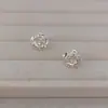 Pendientes de Flor de Rosa de Moda Coreana y Japonesa con Diseño Plegado, Únicos y Compactos, Sensación de Alta Gama, Aguja de Plata 925, Versátiles para el Viaje Diario