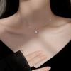 Collar con colgante de trébol de cuatro hojas de la suerte con incrustaciones de diamantes, elegante y a la moda al estilo coreano, simple y versátil, joyería de lujo ligero y alta gama