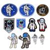 Stickers de tela bordados astronauta planeta buzo parche boutique venta al por mayor insignia de punto parche atmósfera simple