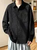 Camisa de otoño a cuadros de corte holgado para hombres de talla grande, con un elegante cuello de solapa, mangas largas a rayas y tela texturizada