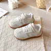 Zapatos de Entrenamiento Alemanes Suaves para Niños 2026 Primavera/Verano Nuevos Transpirables de Malla Simple Color Puro Moda Zapatos para Caminar de Bebé Mocasines Cómodos