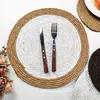 Jogos americanos redondos trançados, tapetes de plástico PP isolantes de calor, porta-copos e porta-tigelas de estilo simples, tapetes decorativos à prova d'água para mesas de jantar em casa