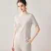 2026 Novo Tricô Fino de Lã de Manga Curta Top Feminino Gola Redonda Cor Sólida Camiseta Fina Top Temperamento Versátil Camada Base