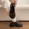 Novos mocassins 2026, sapatos femininos de couro versáteis, sola grossa, simples, casuais, confortáveis, modernos, salto grosso, estilo britânico, coleção primavera