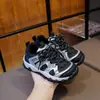 Tênis casuais infantis, leves e respiráveis para o outono, sapatos de trilha para exterior para meninos, sapatos de sola macia para meninas, tênis 'dad shoes' da moda para crianças