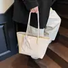 Bolsa de Gran Capacidad para Mujer, Nuevo Estilo Otoño e Invierno 2025, Bolso de Hombro Sencillo y Versátil, Bolso Tote Casual Retro para el Trabajo y los Viajes