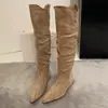 Botas de Punta Aguda con Volantes Apiladas para Mujer 2026 Temperamento Nuevo Estilo Aumentan la Altura Adelgazan el Temperamento Versátiles Hasta la Rodilla Botas Vaqueras Western