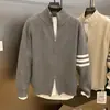 Cardigan Suéter Tricô Jacquard Único Gola Alta Design Color-Block Zíper Jaqueta Três Listras Simples Outono/Inverno 2026