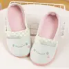 Fábrica directa al por mayor de zapatos de confinamiento, nuevas zapatillas de dibujos animados de primavera, suela gruesa, talla grande, antideslizantes, tacón de bolsa, zapatos para mujeres embarazadas y posparto