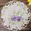 Tapete de Mesa Moderno Bordado de Borboleta e Flor Estilo Pastoral Caminho de Mesa Tapete para Prato Tapete de Isolamento Térmico Tapete Decorativo para Vaso Toalha Decorativa