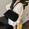 Bolsa tote grande transfronteiriça, bolsa de ombro de couro macio da moda, bolsa de mão retrô para o dia a dia, bolsas femininas no atacado