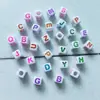 Contas Quadradas Coloridas de Acrílico com Letras em Inglês 7*7mm para Acessórios de Joias DIY Contas Perfuradas com Gotejamento de Óleo Preto e Branco Contas Soltas