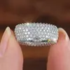 Anillo de Lujo Ligero Multicapa Totalmente Incrustado Rongxing con Incrustación de Piedra Triturada Brillante, un Anillo Accesorio para el Uso Diario de Mujeres
