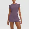 Nuevo producto transfronterizo: Falda corta plisada de color liso con cordón, conjunto de dos piezas para yoga, running y fitness de manga corta para mujer