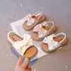 Sandalias para Niña 2025 Verano Nuevo Estilo Zapatos de Princesa con Lazo para Niña Pequeña Banda Elástica de Moda y Estilo Extranjero Zapatos de Playa de Moda