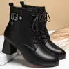 Botines de Tacón Grueso para Mujer Botas Martin de Caña Baja Estilo Británico Negro Nuevo Estilo 2026 Botas de Invierno con Forro de Terciopelo Tacón Medio Botas de Primavera/Otoño