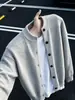 Suéter cárdigan gris oscuro de ajuste limpio para hombre, otoño, perezoso, tejido de alta gama, chaqueta retro americana para pareja