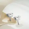 Pendientes de corazón cruzado Europa y Estados Unidos combinación de colores oro y plata joyería para orejas de estilo mecánico de lujo ligero de alta gama con forma de corazón de amor