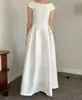 Vestido de noiva branco de cetim para atacado transfronteiriço para noivas, adequado para fotografia de viagem ao ar livre, longo elegante, leve e justo, vestido de noivado para noite