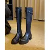 Nuevo estilo 2026: botas altas para mujeres petite, con un abrigo, tacones altos, suelas gruesas y un diseño retro de caña larga, que se asemejan a botas de montar con tacones gruesos