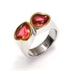 Diseño de nicho ins europeo y americano lujo ligero anillo de titanio y acero con gema en forma de corazón moda femenina corazón anillo de oro de 18 quilates al por mayor