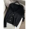 2025 Nuevo Invierno Tejido de Lana Negro Cuello en V Tejido de Punto Cárdigan para Mujer Venta al por Mayor H20Fs55521