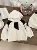Conjunto de Roupa Estiloso para Meninos de Início de Primavera, Roupas de Bebê para Primavera e Outono, Conjunto de Duas Peças Moda Workwear Estilo Coreano