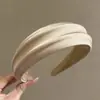Diadema Elegante Coreana de Color Crema con Ala Ancha, Accesorio para el Cabello Estilo Diadema de Satén Fresco Retro, Diadema Alta para Lavarse la Cara