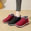 Sapatos de Algodão Plus Size Masculinos e Femininos para Cruzamento de Fronteiras Slip-on Forrados com Lã Botas de Neve Grossas e Quentes Botas Curtas de Algodão de Cano Baixo para Meia-idade e Idosos